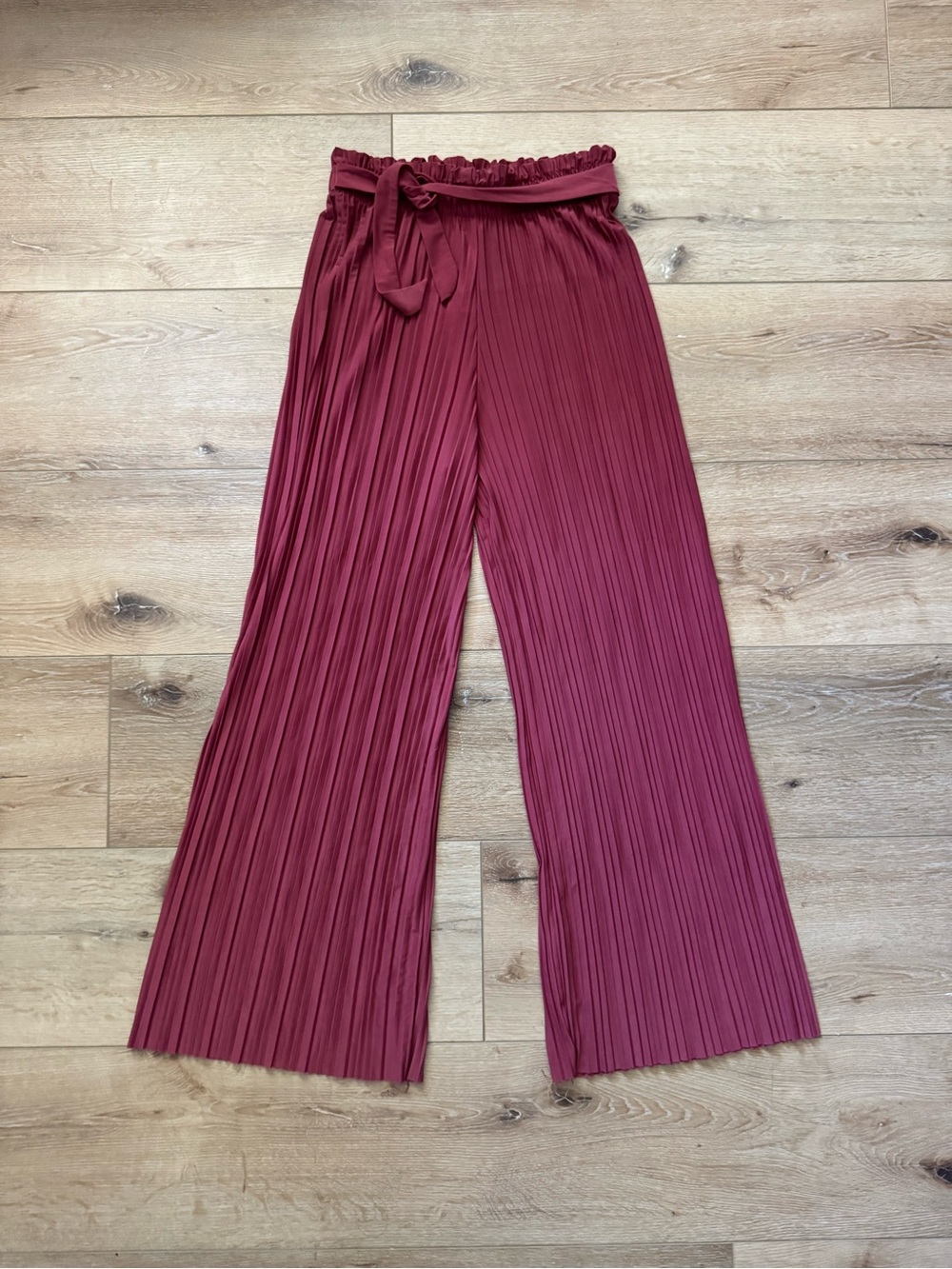 New Mix Pleated Wide-Leg Pants in Berry